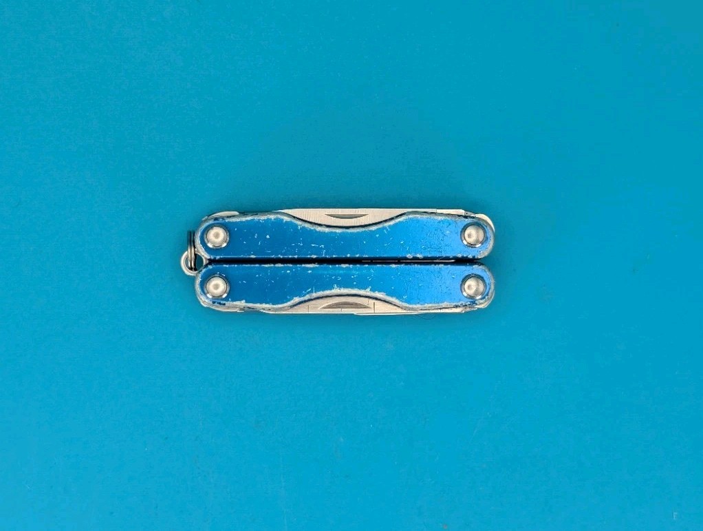 Leatherman “Squirt S4” Stainless Steel Multi Tool – BLUE!