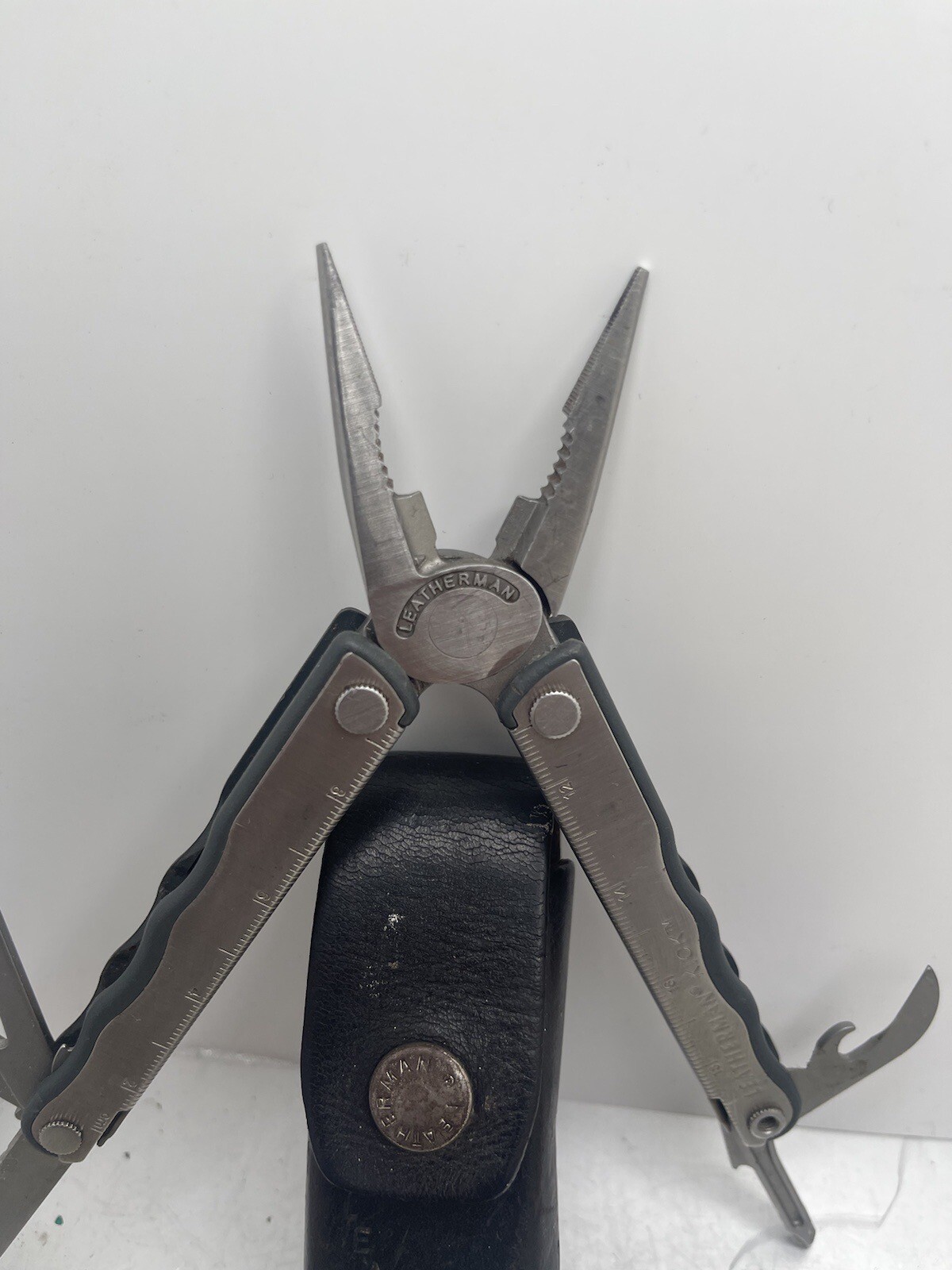 Leatherman KICK Multi-Tool & Original Leather Sheath Great Condition!