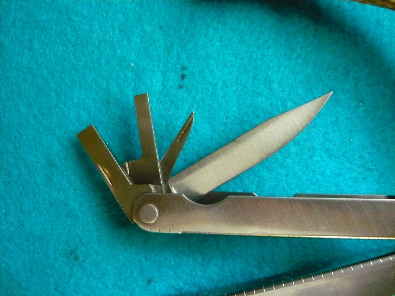***Leatherman PST 2nd Gen Stainless Cap Crimper Pocket Survival Tool w/ case***
