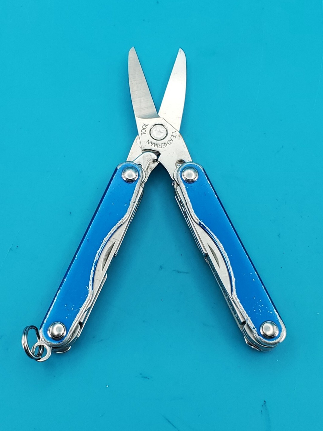 Leatherman “Squirt S4” Stainless Steel Multi Tool! BLUE!