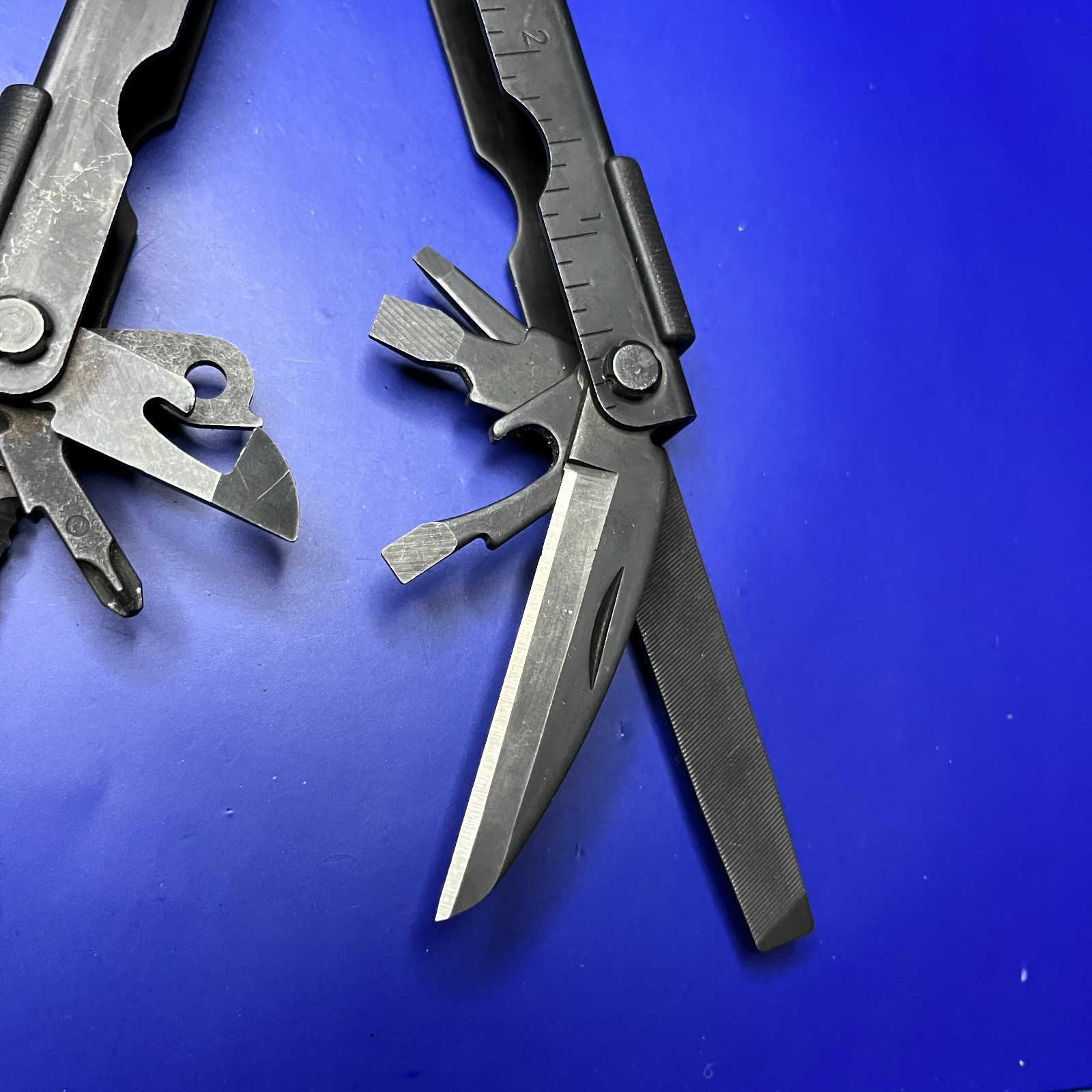 Gerber MP600 Black Oxide Multi-Tool Needle Nose Pliers Carbide Cutters