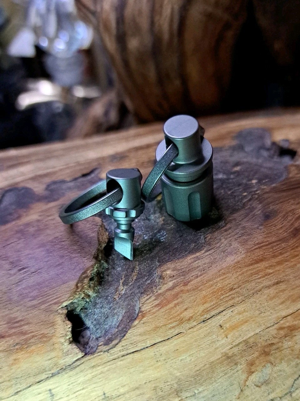 Pro Series Titanium Quick-Release Multi-Tool Swivel Keychain