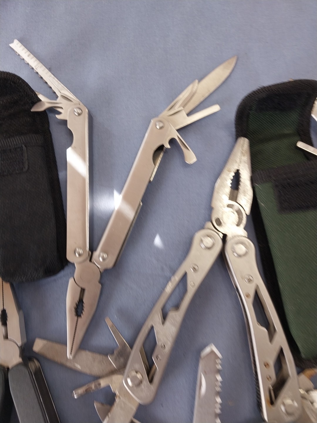 6 multi tools pliers knife screwdriver’s file Etc.