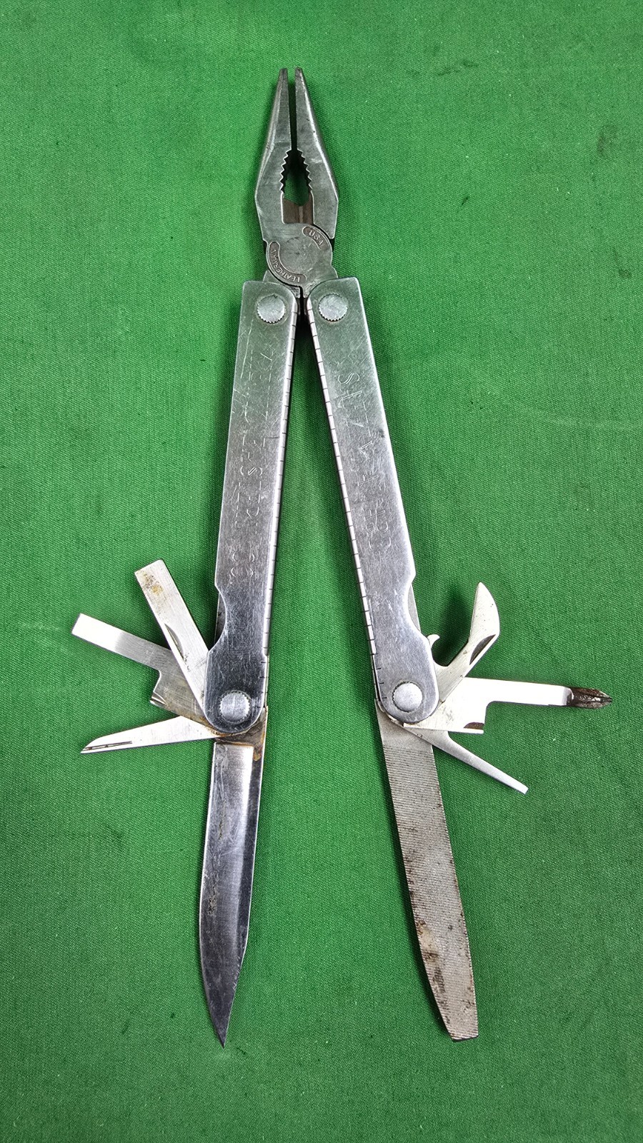 Leatherman Multi tool GOOD (B6)