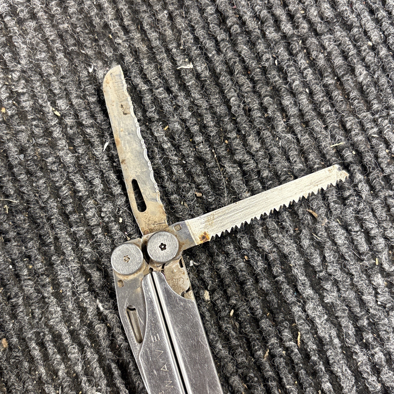 Leatherman Wave Original 17-in-1 All-Purpose Multi-Tool with wave Sheath (107)