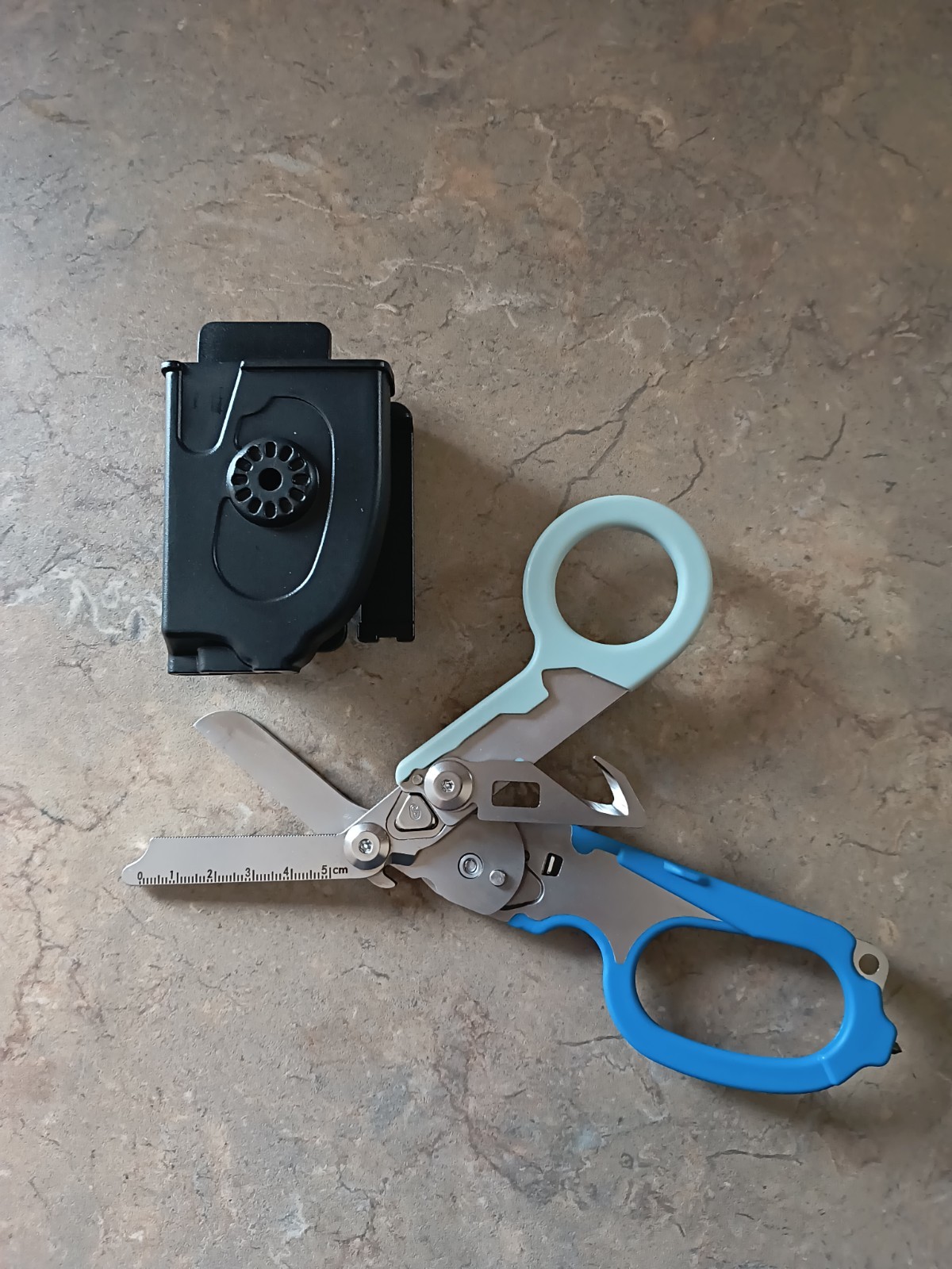 6 In 1 Trauma Shears Multi Tool Compared To Raptor Blue /Gray Carry Case