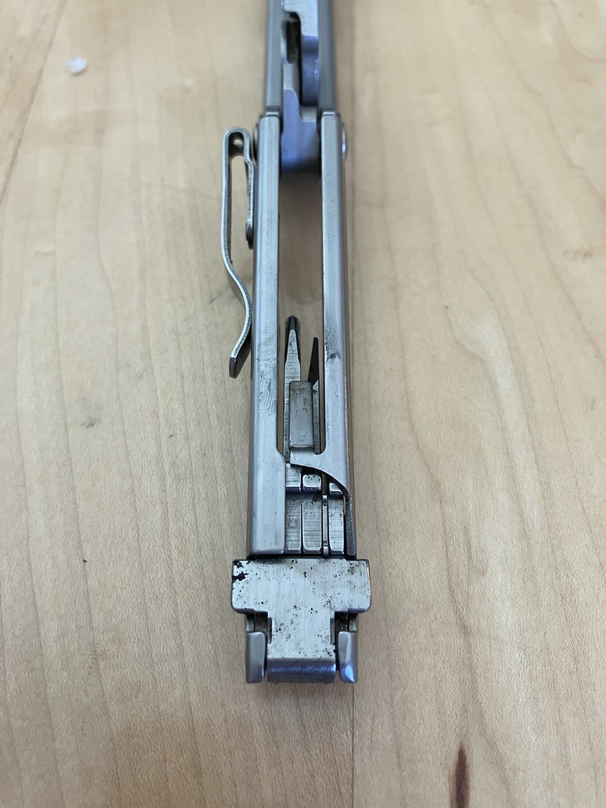 Leatherman Free P4 Stainless Steel Multi-Tool Knife – Rare Discontinued Model