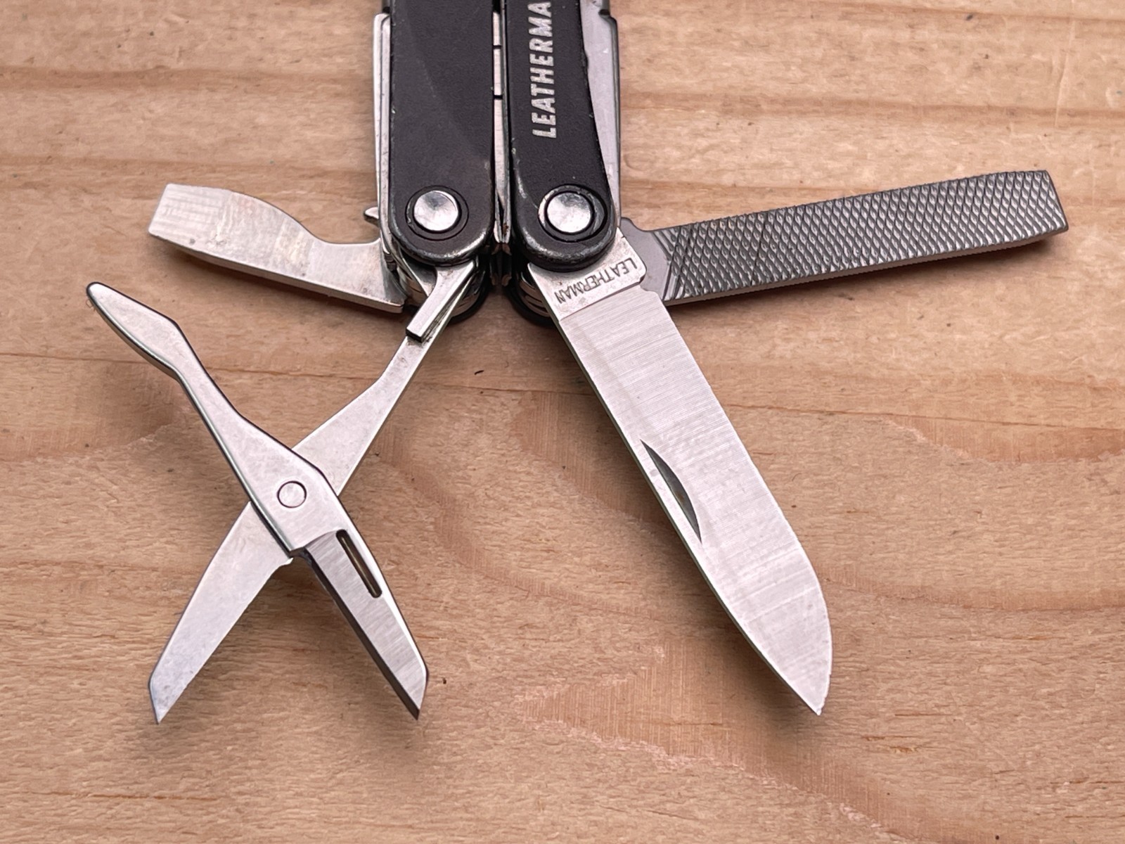 Leatherman Squirt PS4 Black Multi-tool Knife – Broken Scissors Spring – Retired