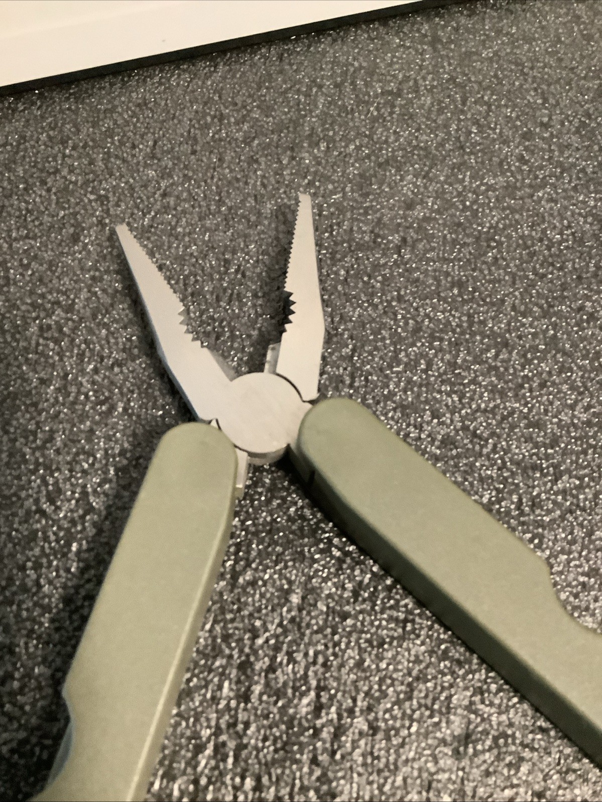 Bell Brand – Mat Gray 4” Steel Multi Tool with Pliers, Knife, Sm Screwdrivers