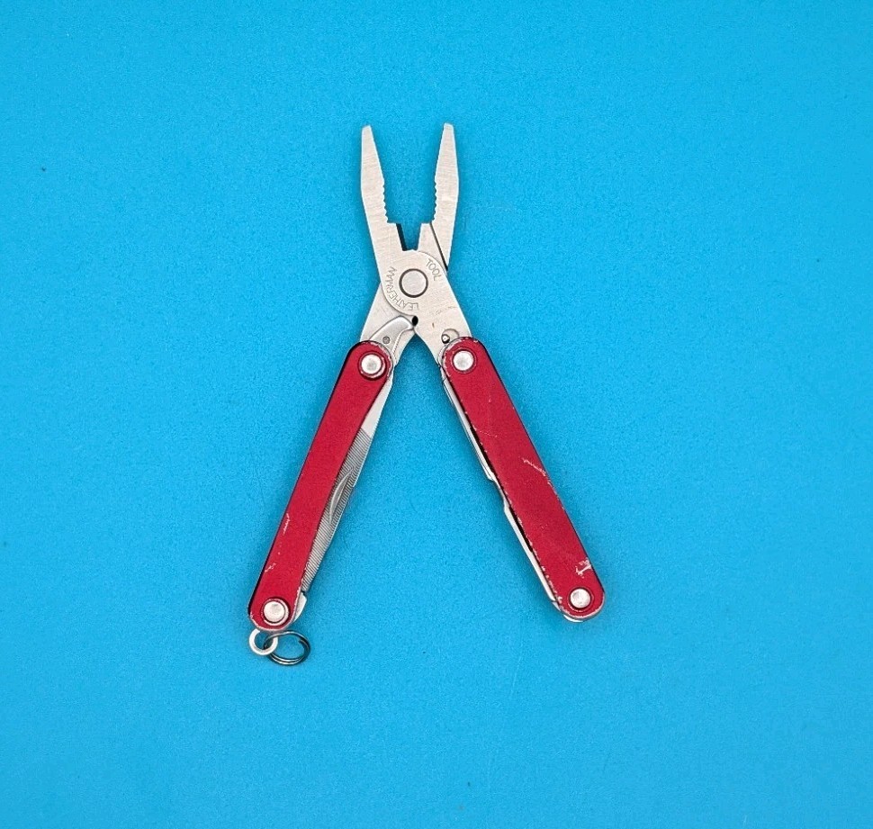 Leatherman SQUIRT PS4 Multi-Tool With Pliers Scissors Knife RED!