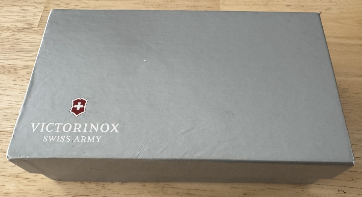 NEW Swiss Army Classic Red SD Knife and Flashlight Set, Victorinox New Boxed Set