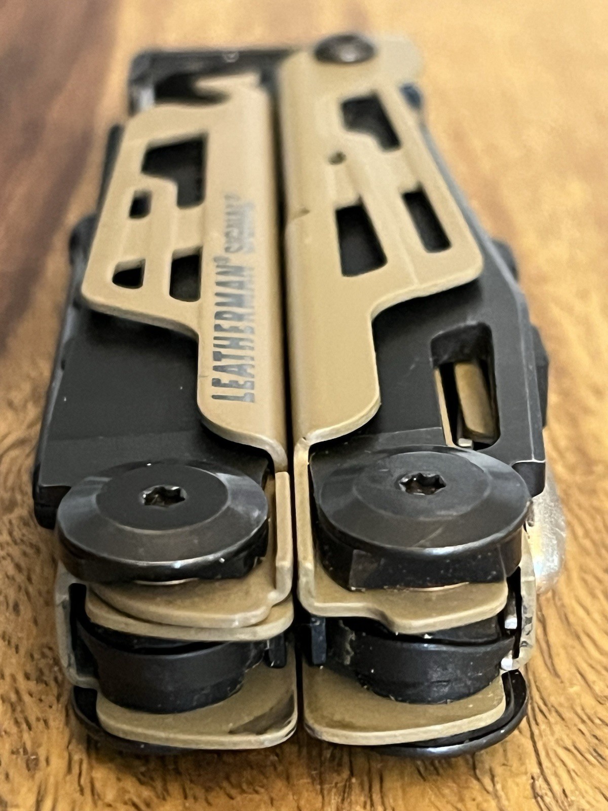 08/2022 Leatherman Coyote Tan Signal Multi-Tool Excellent!!! w/Beautiful Sheath