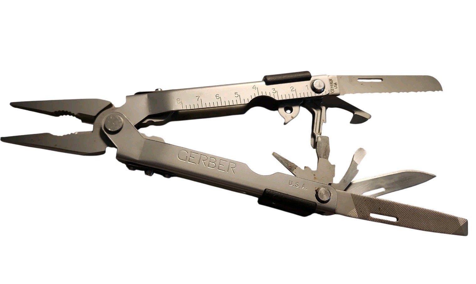 Gerber MP600 Multi-Tool Needle Nose Pliers Carbide Cutters. Very Good Condtion