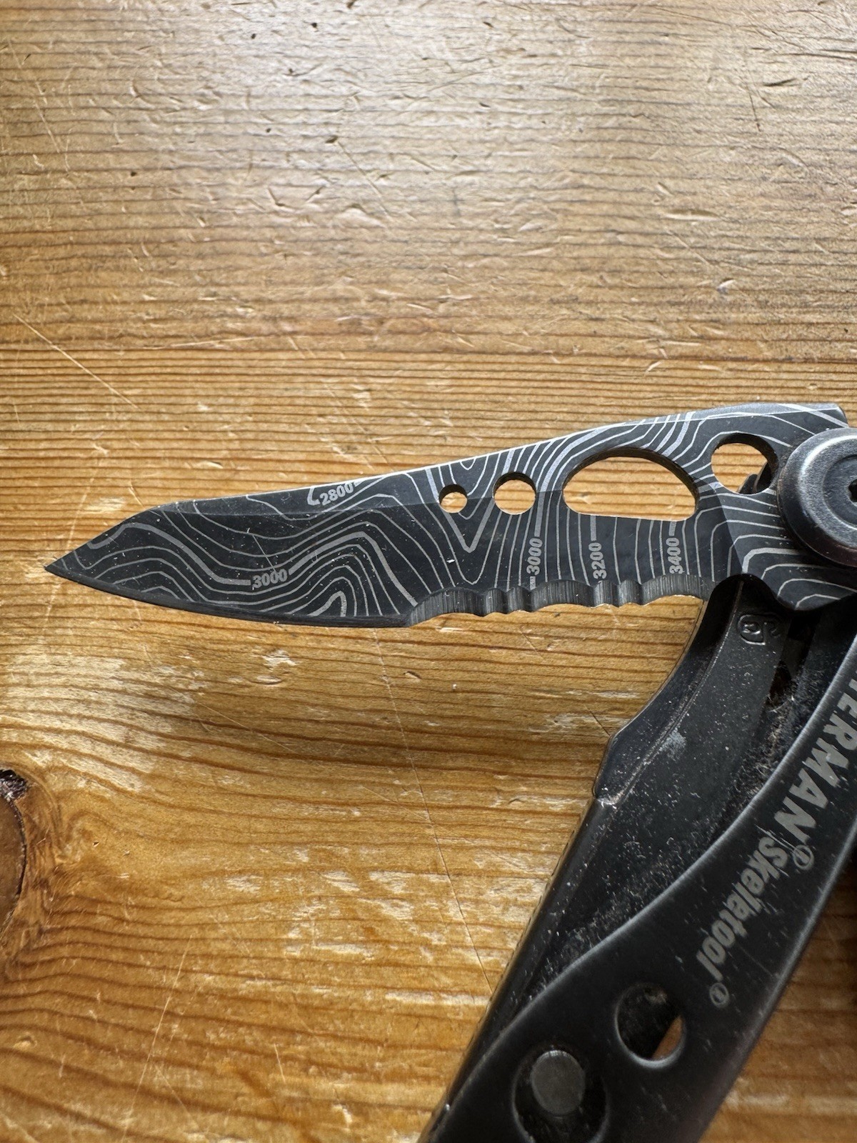 TOPO Leatherman SKELETOOL Multi Tool SERATED Knife-Pliers etc Collector Model