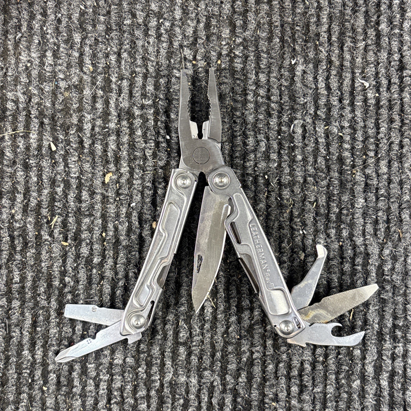 Leatherman Rev 3.8″ Multi-Tool, Stainless! USED (040)