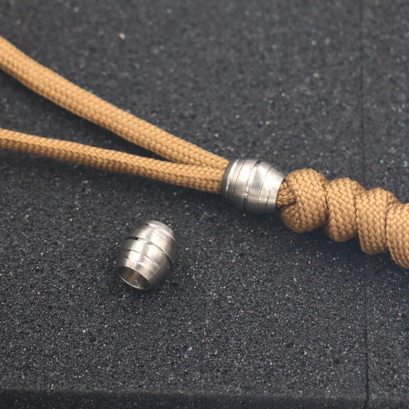 2pcs Titanium Bead Knife Parachute Lanyard Bead EDC Pendant Beads Keychain Tool