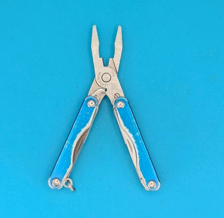 Leatherman Squirt P4 Multi-Tool, Key Ring, Retired, BLUE!