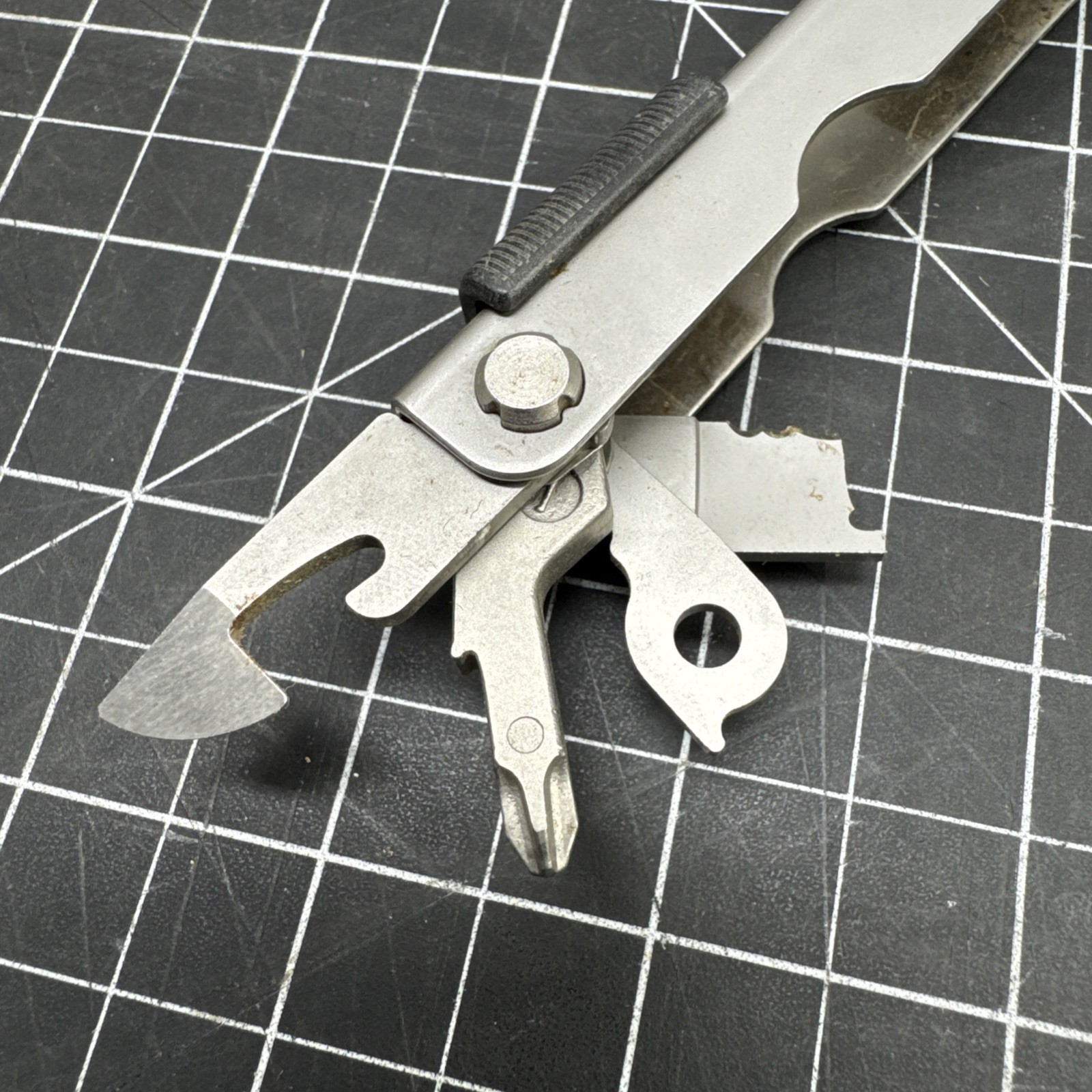 Gerber USA MP 600 Multi-Plier MultiTool Multiplier W/ Sheath D