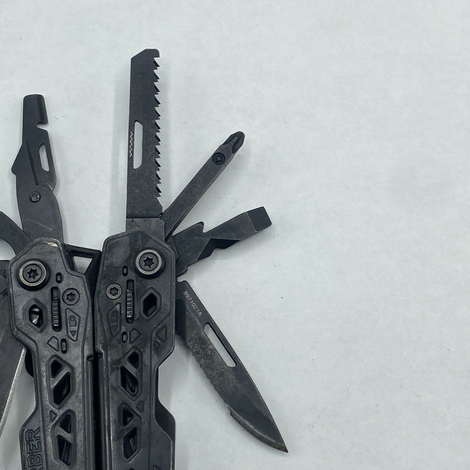 Gerber Truss Multi Tool with Sheath – Black