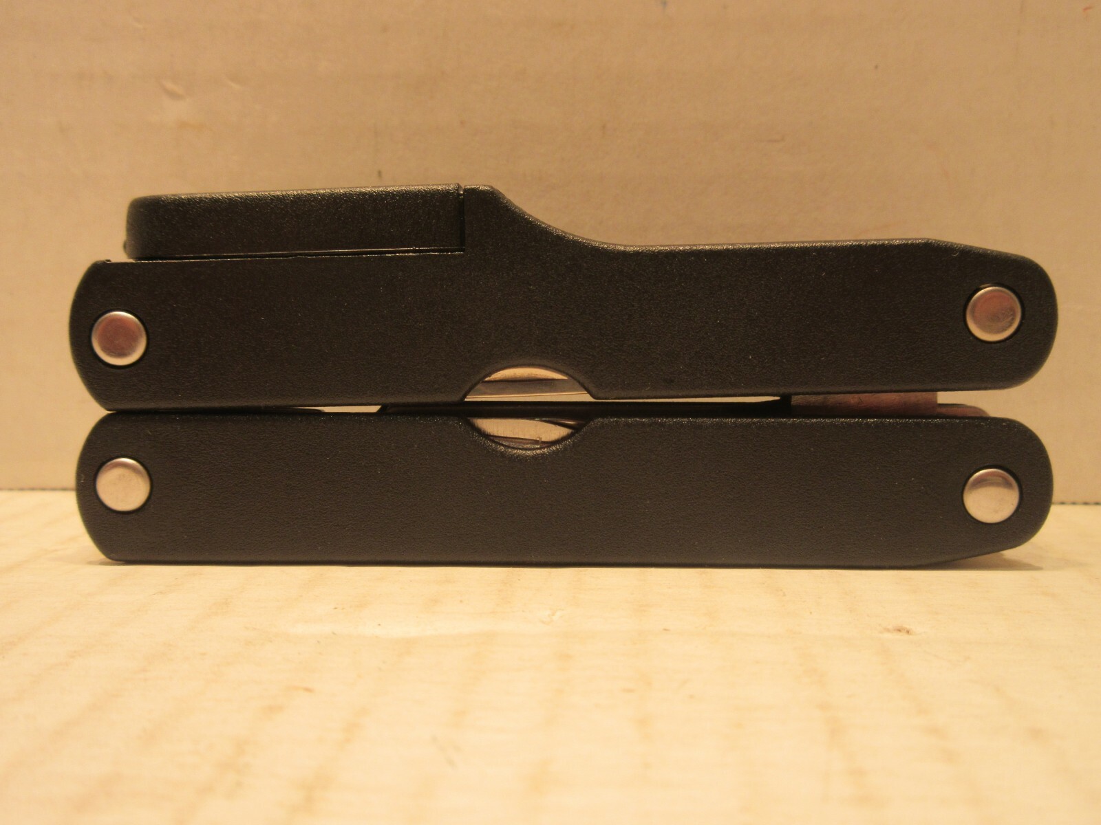Avon Gift Collection 14 Handy Stainless Steel Tools Pocket Knife Tool All-In-One