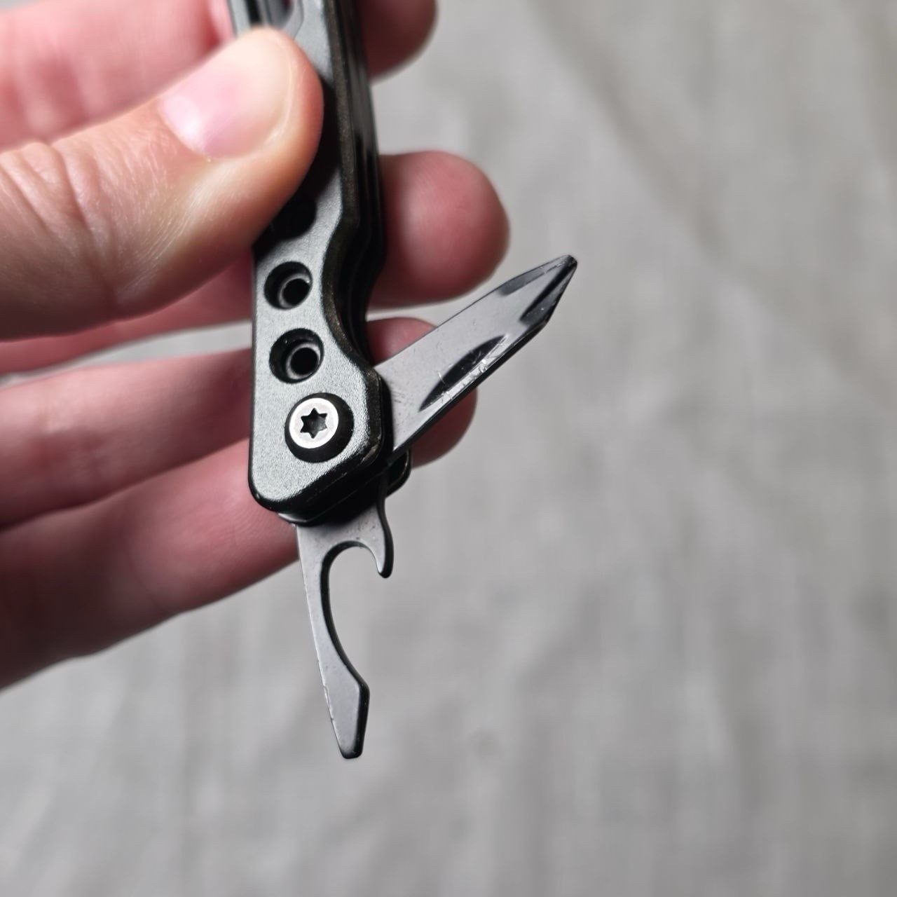 Columbia 9 Function Tactical Multi Tool Black Pliers Knife Saw Carabiner