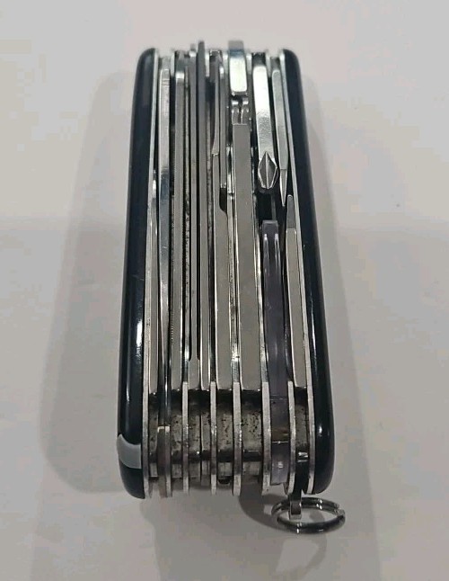 Victorinox SwissChamp Swiss Army Knife 33 Function Multi Tool Pocket Black L2