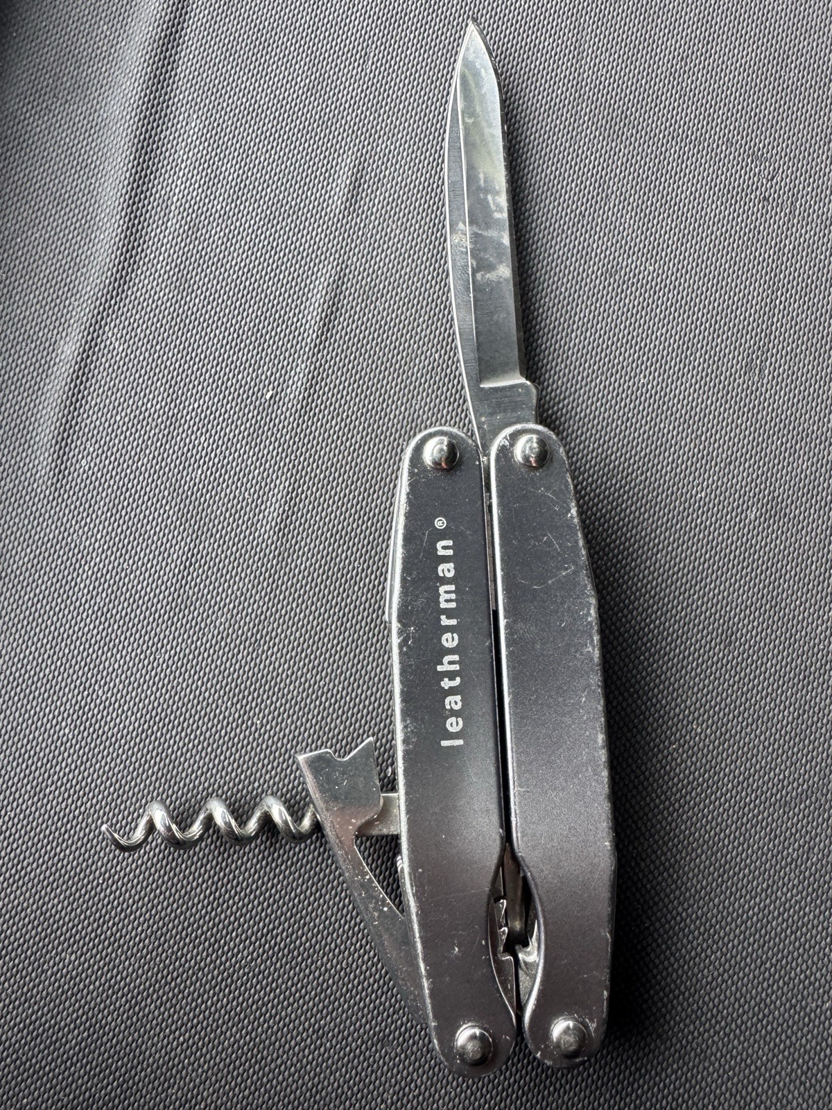 Leatherman Juice C2 Multi-Tool – Some Wear, Good Condition, Needs Cleaning