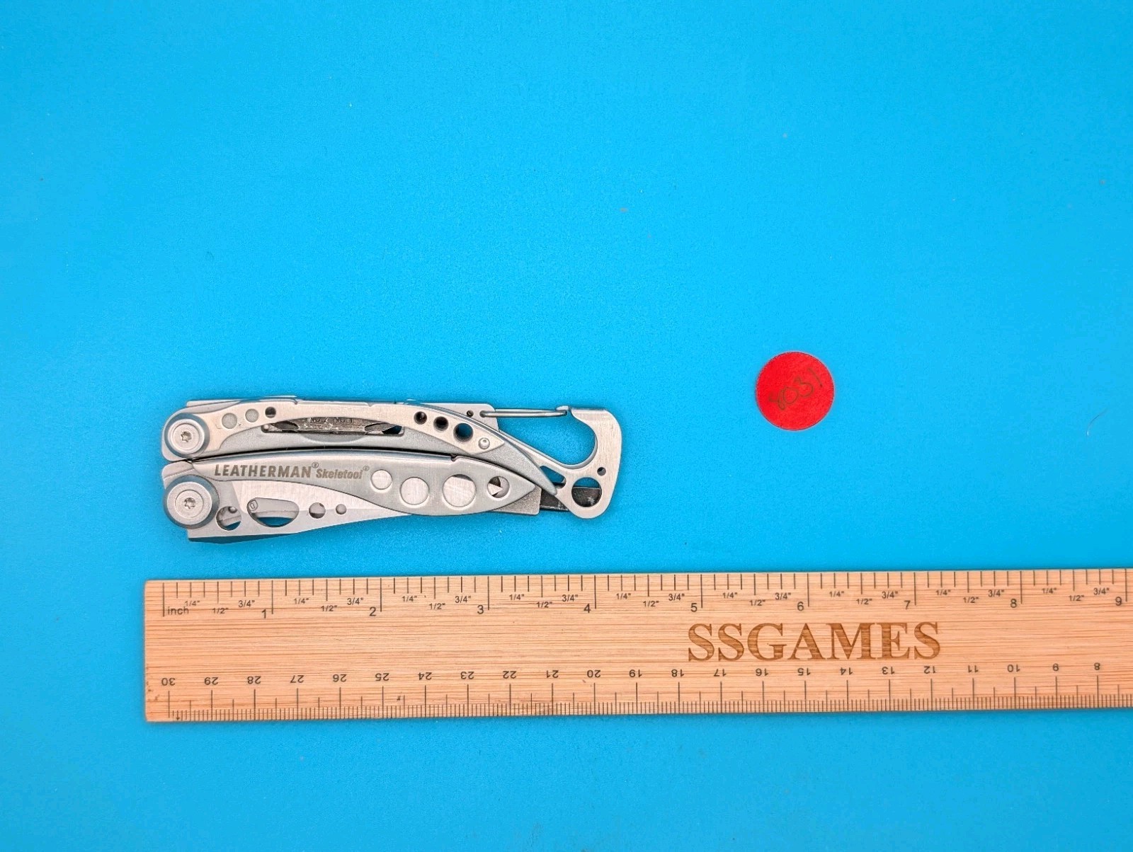 LEATHERMAN Skeletool Multi Tool – Combo Edge Blade Knife Pliers Carabiner!!!