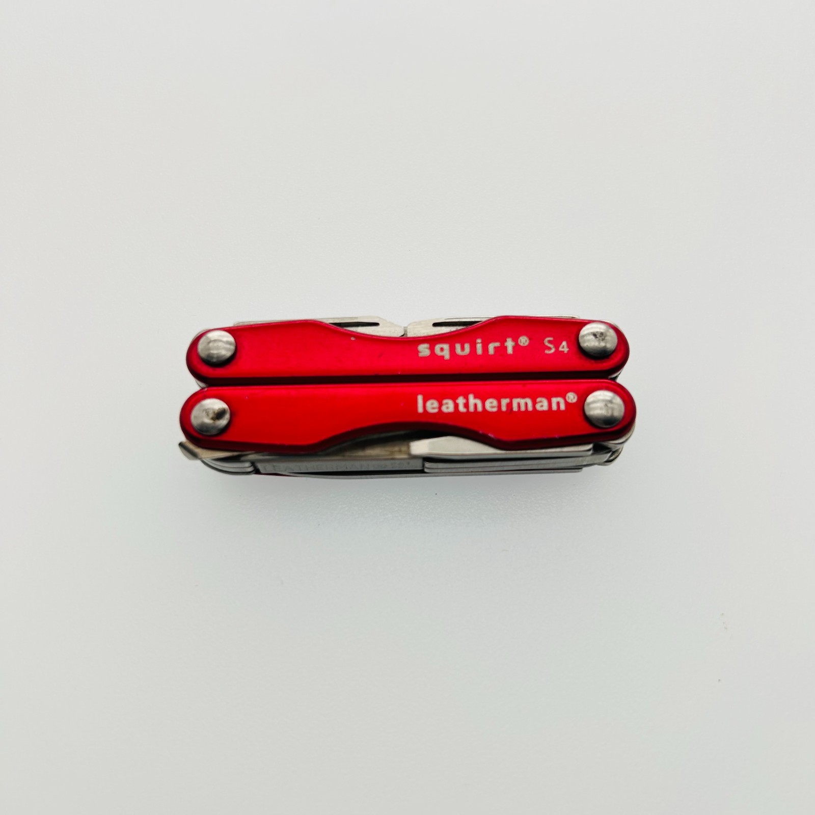 Leatherman Squirt S4 RED 8-in-1 Keychain Multi-Tool Discontinued (CODE6)