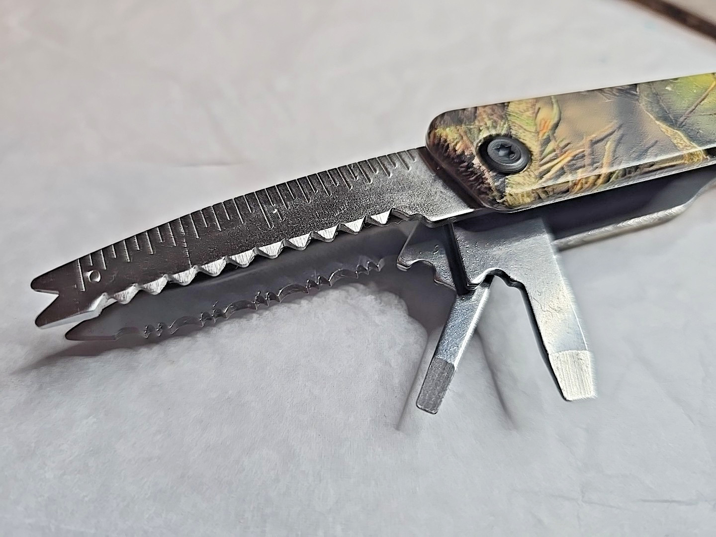 MOSSY OAK 13-in-1 Multi-tool Multi Function Pliers-Folding Pocket Tool w/ Sheath