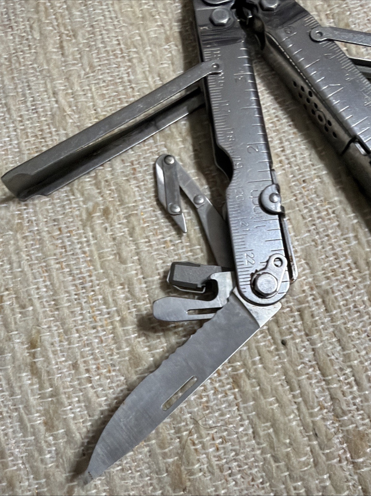 SOG PowerLock Pliers Multi Tool w/ Leather Sheath… FREE S&H!