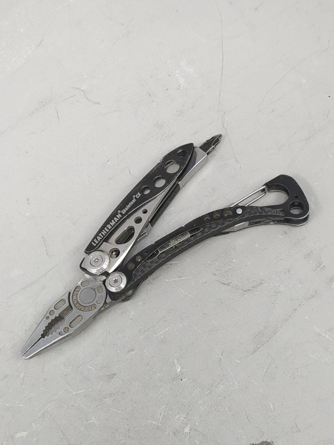 Leatherman Skeletool CX Multi-Tool Stainless Steel Carbon Fiber
