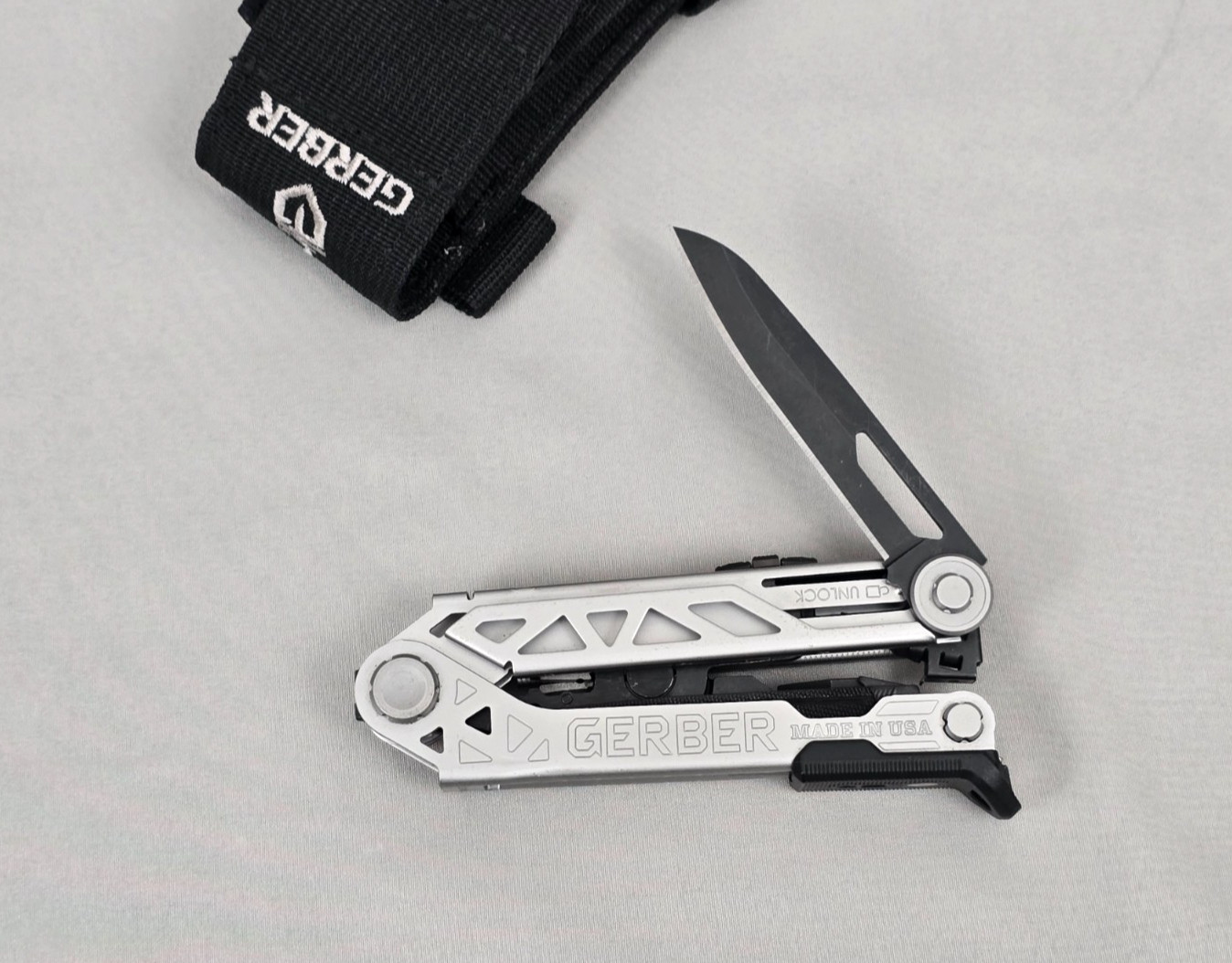 GERGER MADE IN USA Center Drive Multi-Tool w/Deployable Pliers and MOLLE Sheath