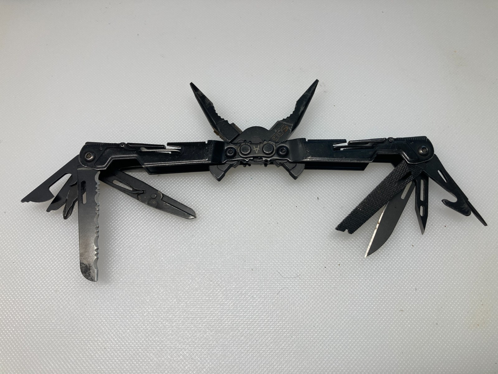 SOG Powerpint Black Needlenose Pliers Scissors Knife MultiTool Pliers