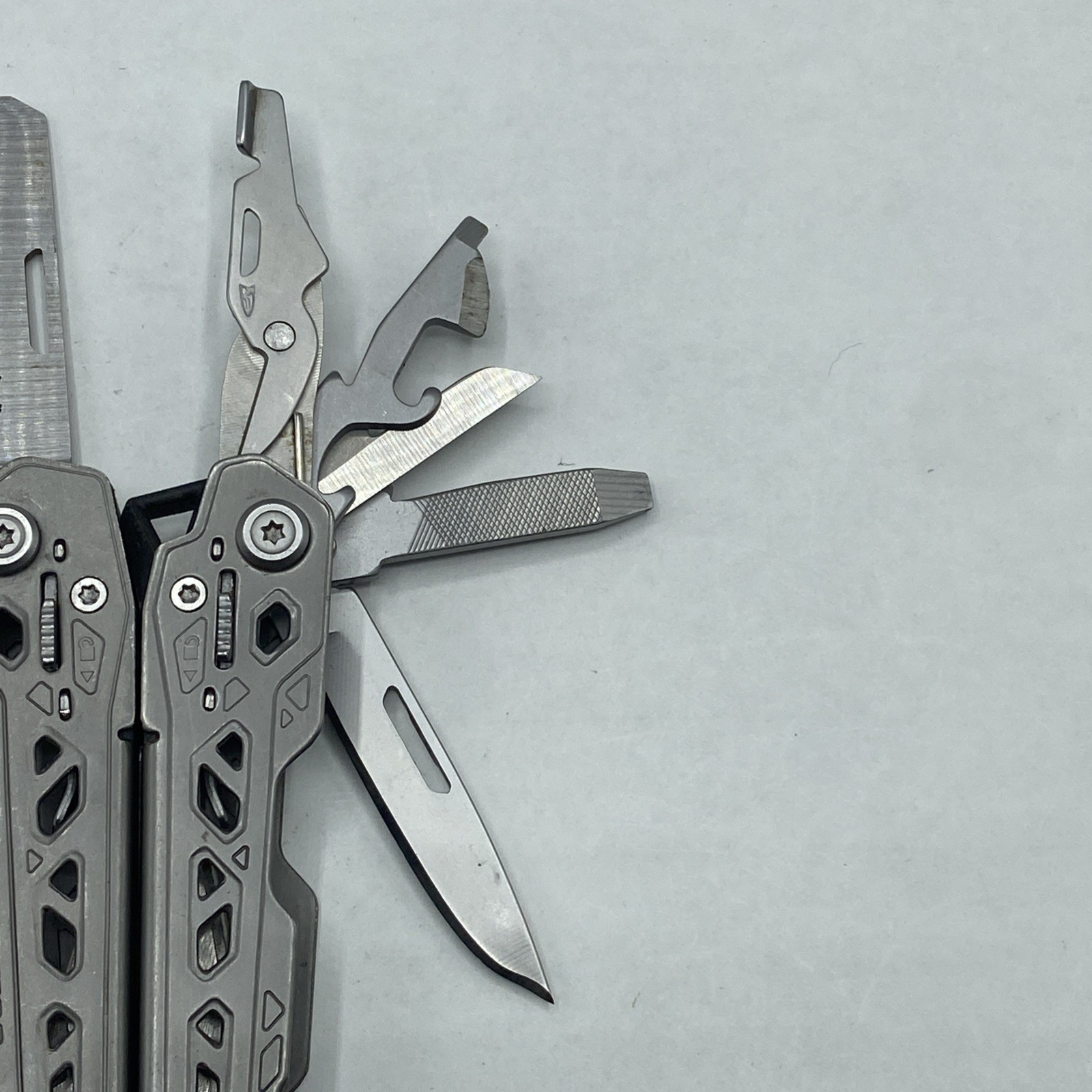 Gerber Truss Multi Tool – Gray