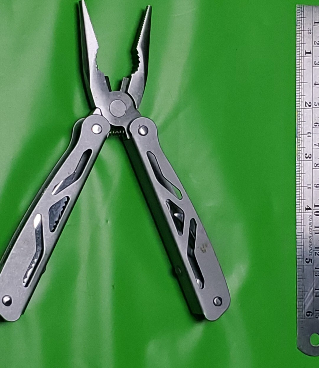 GRIP 12-in-1 Pocket Multi-Tool – 46627