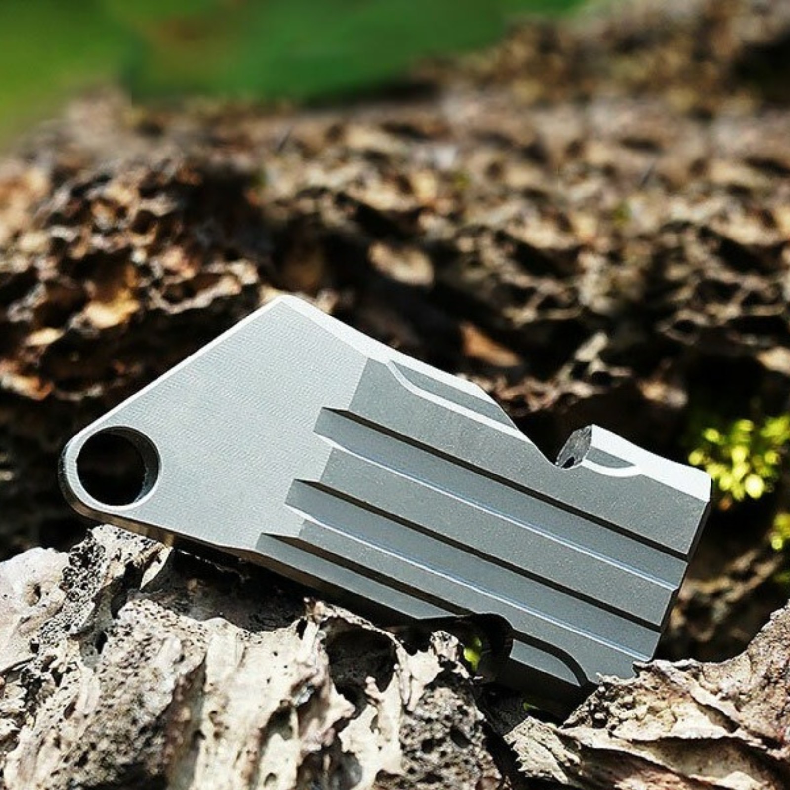EDC Titanium Portable Keychain Treble Whistle Neklace Outdoor Cmaping Travel