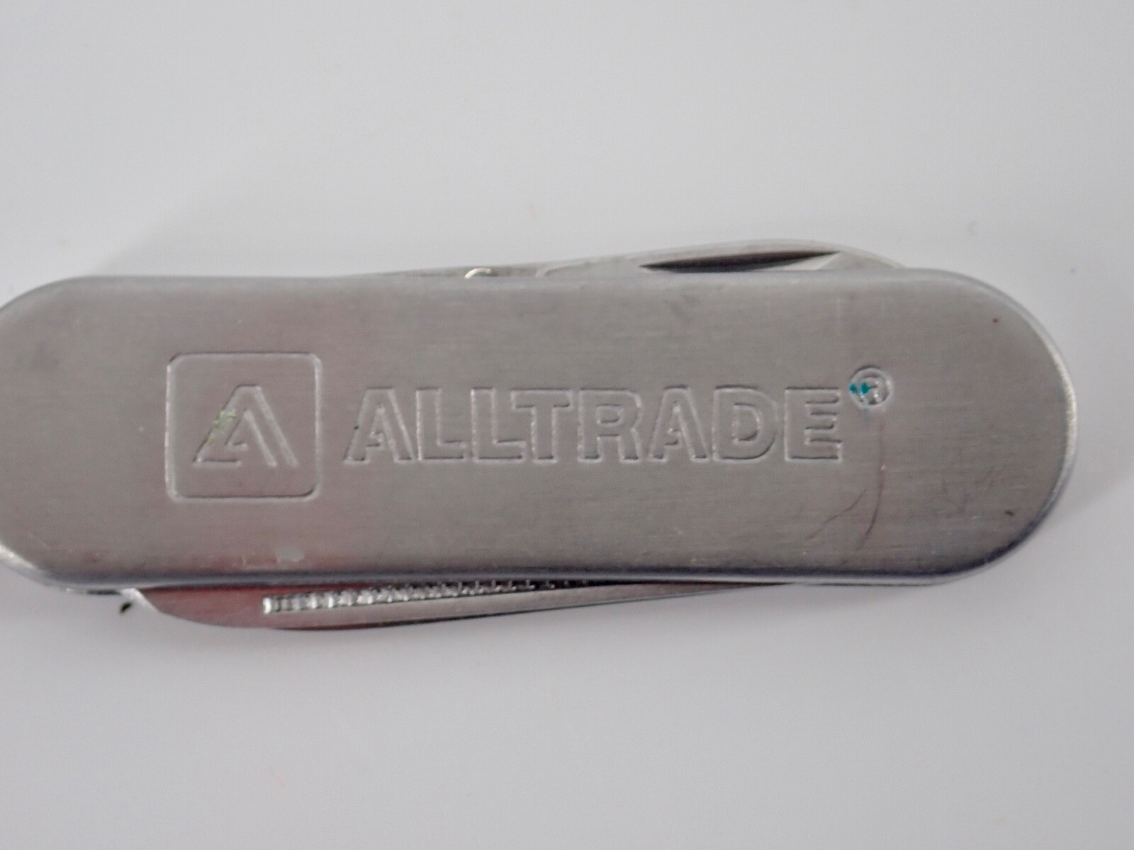 Brookstone Alltrade & Red Asst Set of 3 Pocket Knives Multi Function Tools Light