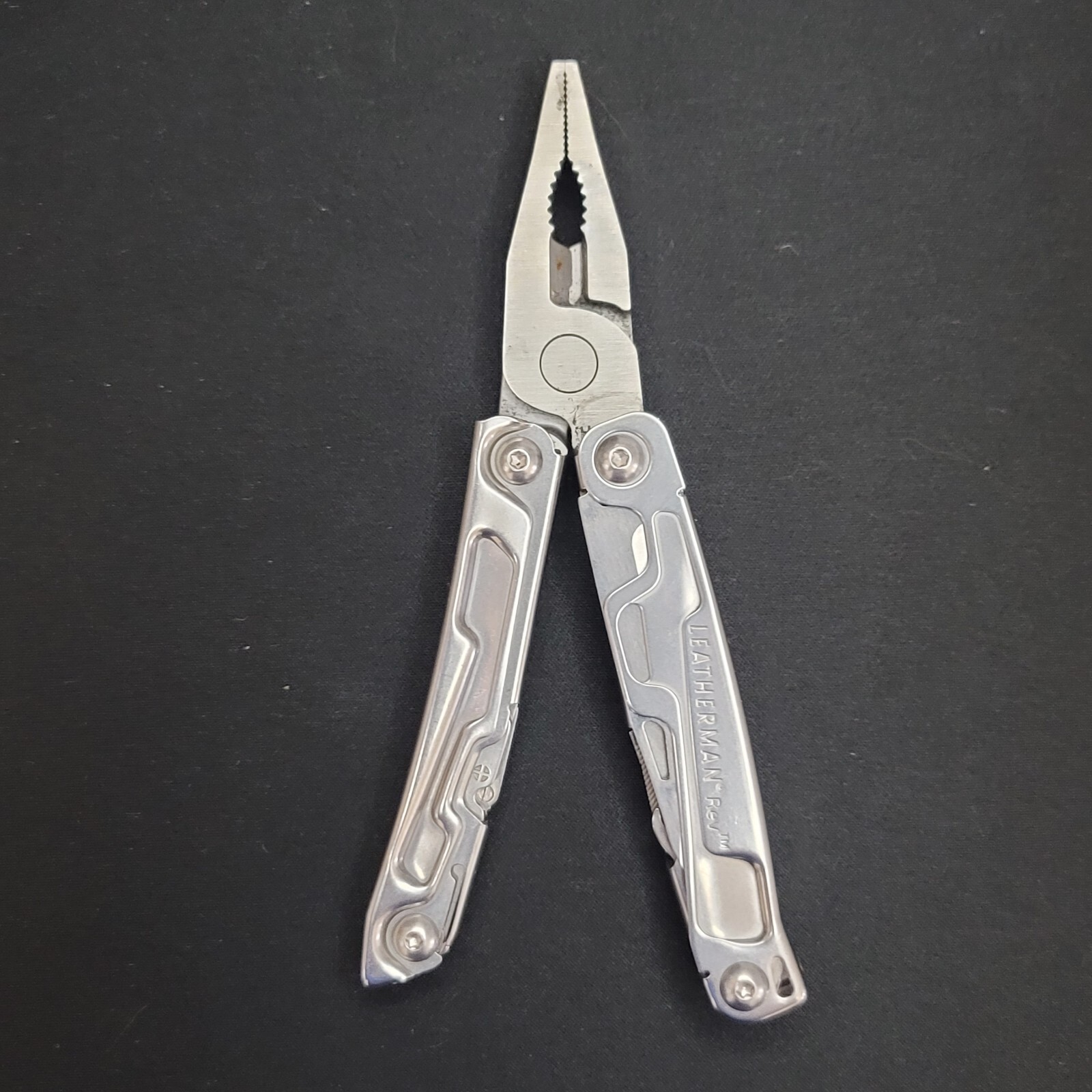 Leatherman Rev 3.8″ Stainless Steel Multi-Tool W/Carry Clip Very Nice USED Tool