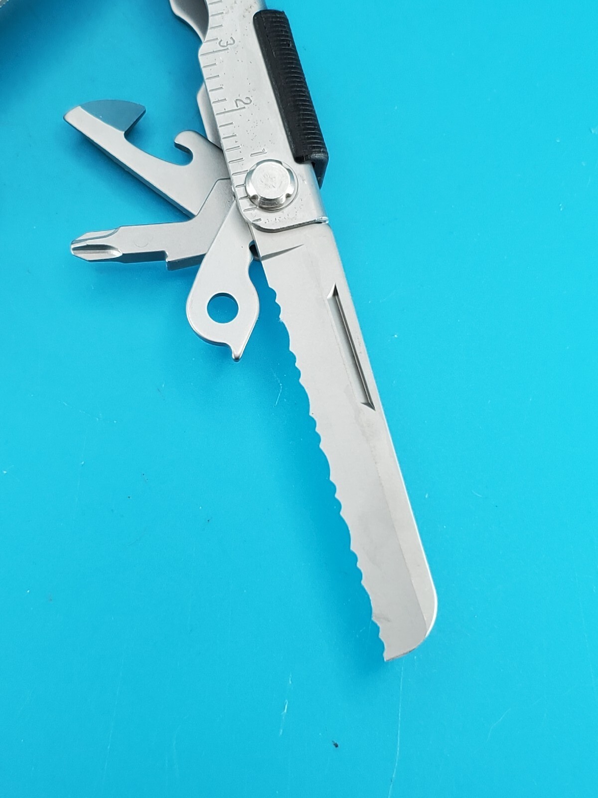 Gerber MP600 Silver Multi-Tool Needle Nose Pliers!