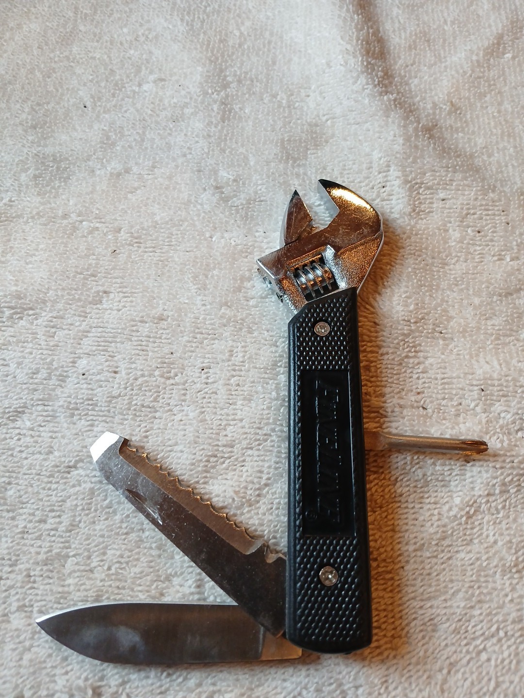 Fineline 5 in 1 Multi Tool Crescent Wrench Saw Screwdriver Knife Adjustable