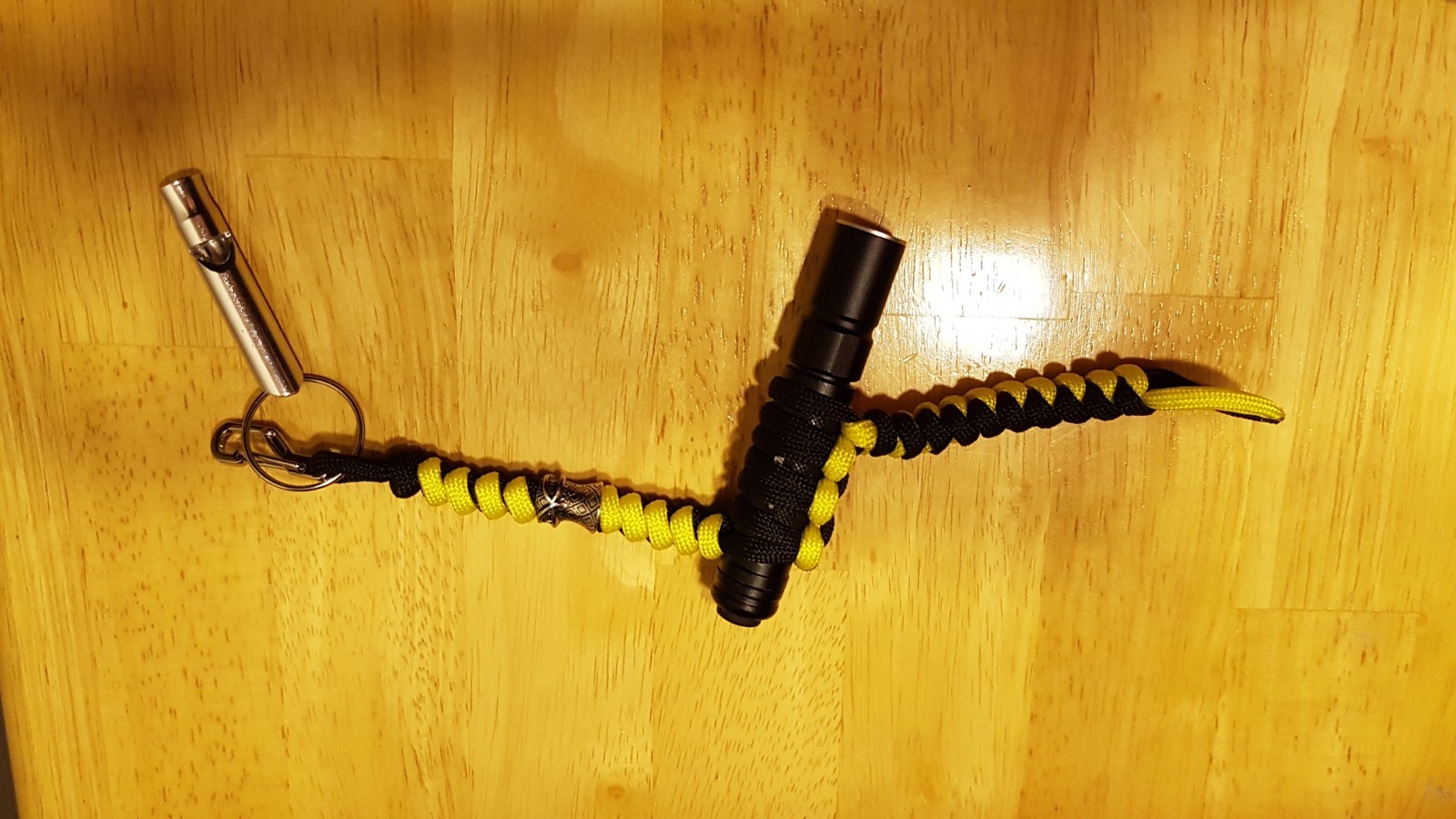 Flashlight Whistle Skull Keychain Paracord