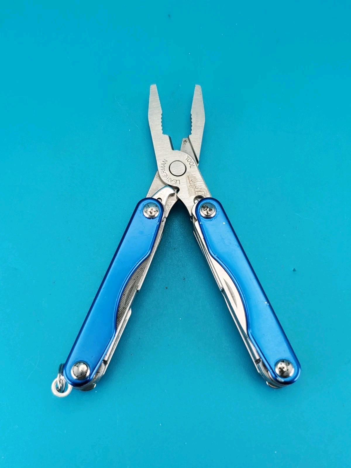 Leatherman Squirt P4 Multi-Tool, Key Ring, Retired, BLUE!