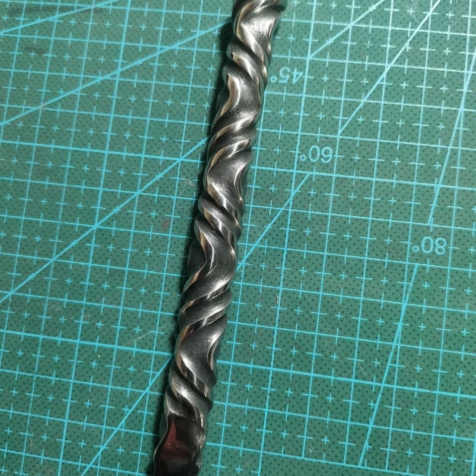 Handmade Titanium alloy EDC Tool Pry Bar 12mm Forged Tail – long 13cm