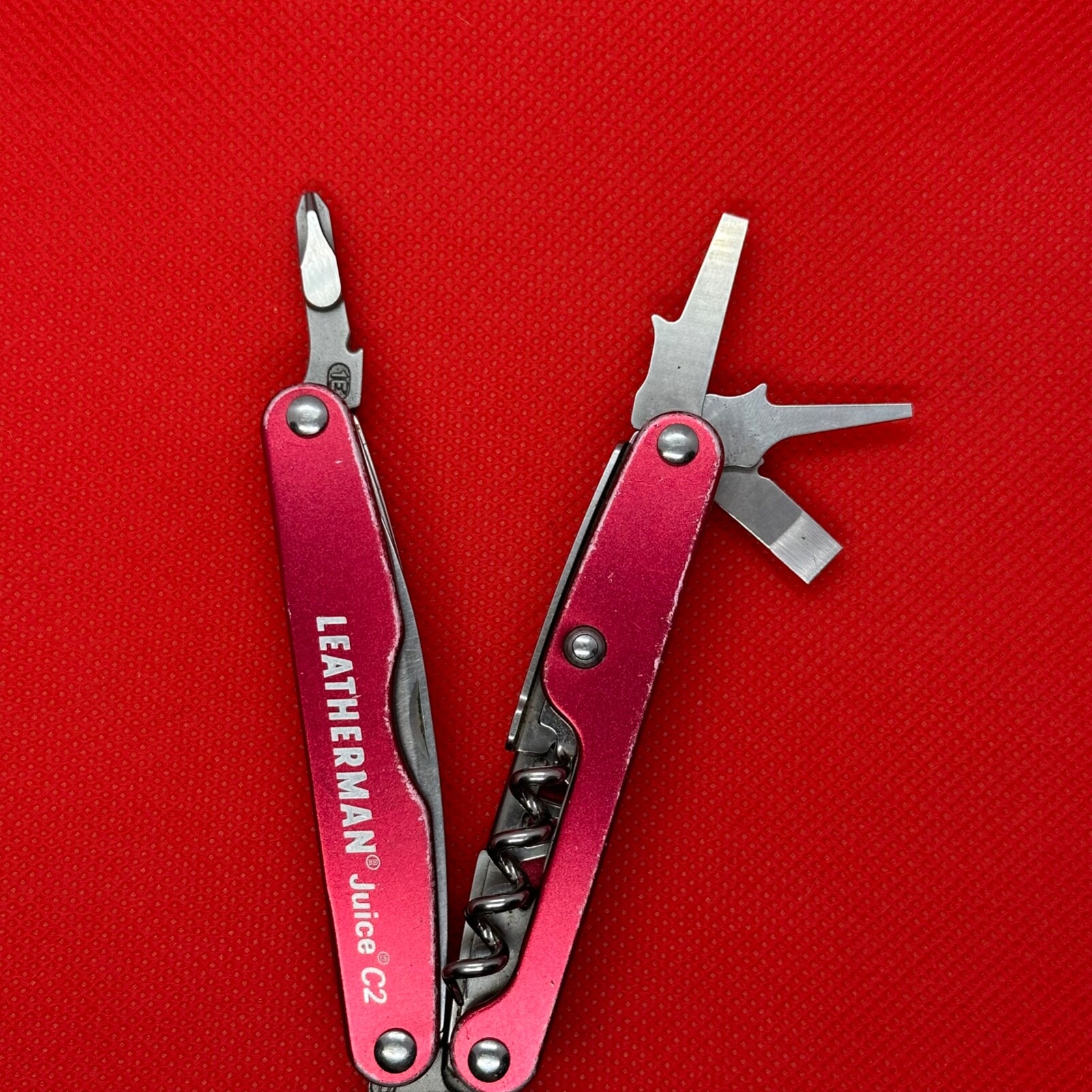 Retired Gen 1 Red “Carolina Hurricanes” Leatherman Juice C2 Multitool. **READ**