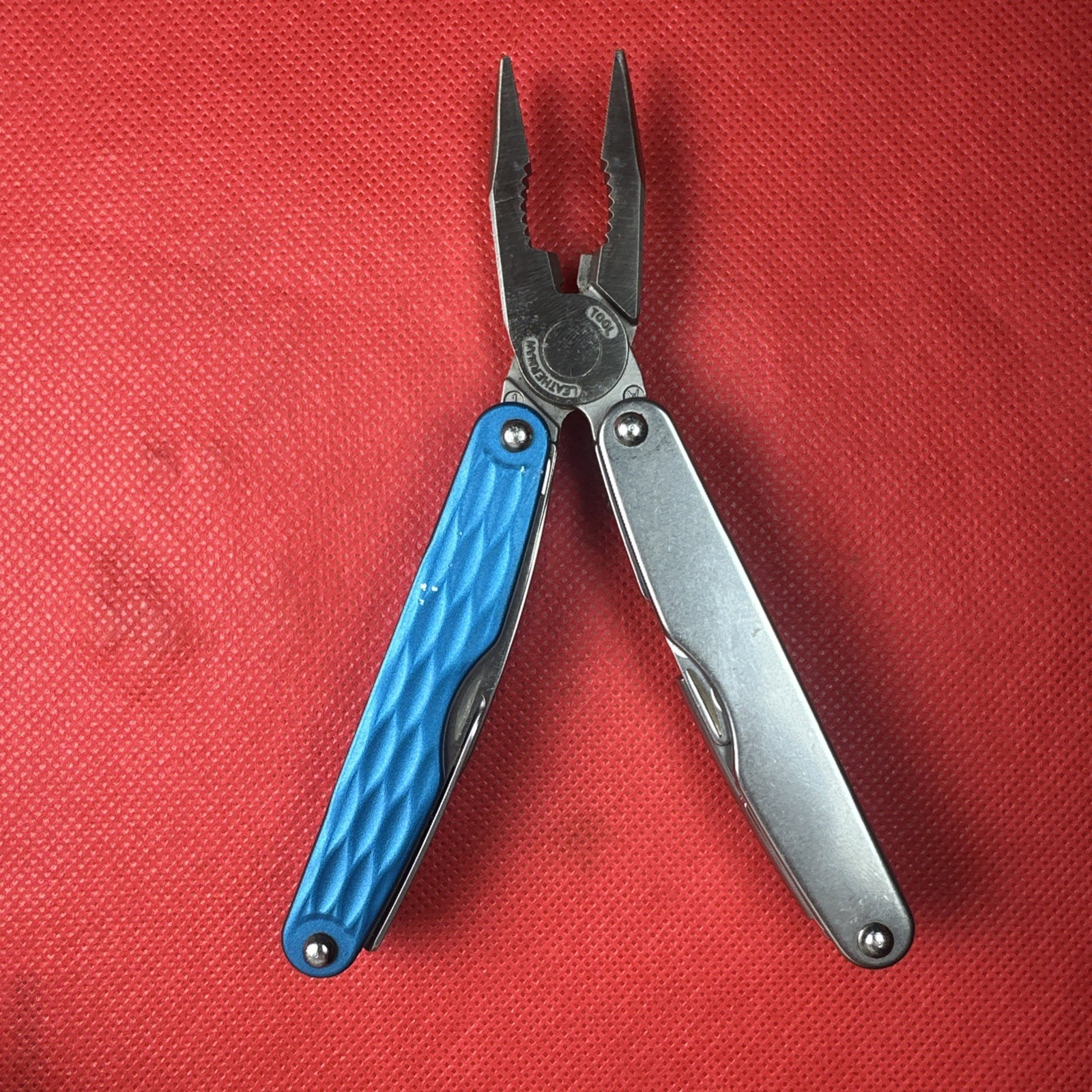 Rare & Discontinued Blue Gen 2 Leatherman Juice CS4, Fish, Home, Great EDC