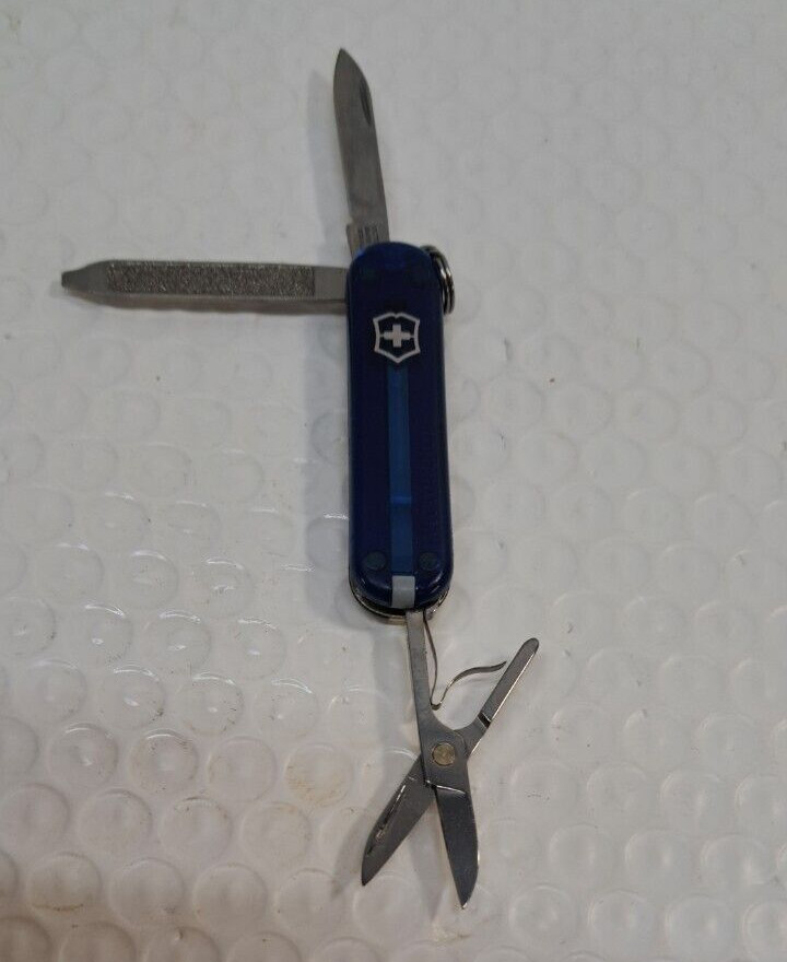 VICTORINOX CLASSIC SD 58MM SWISS ARMY KNIFE POCKET KEYCHAIN TRANSLUCENT blue 3