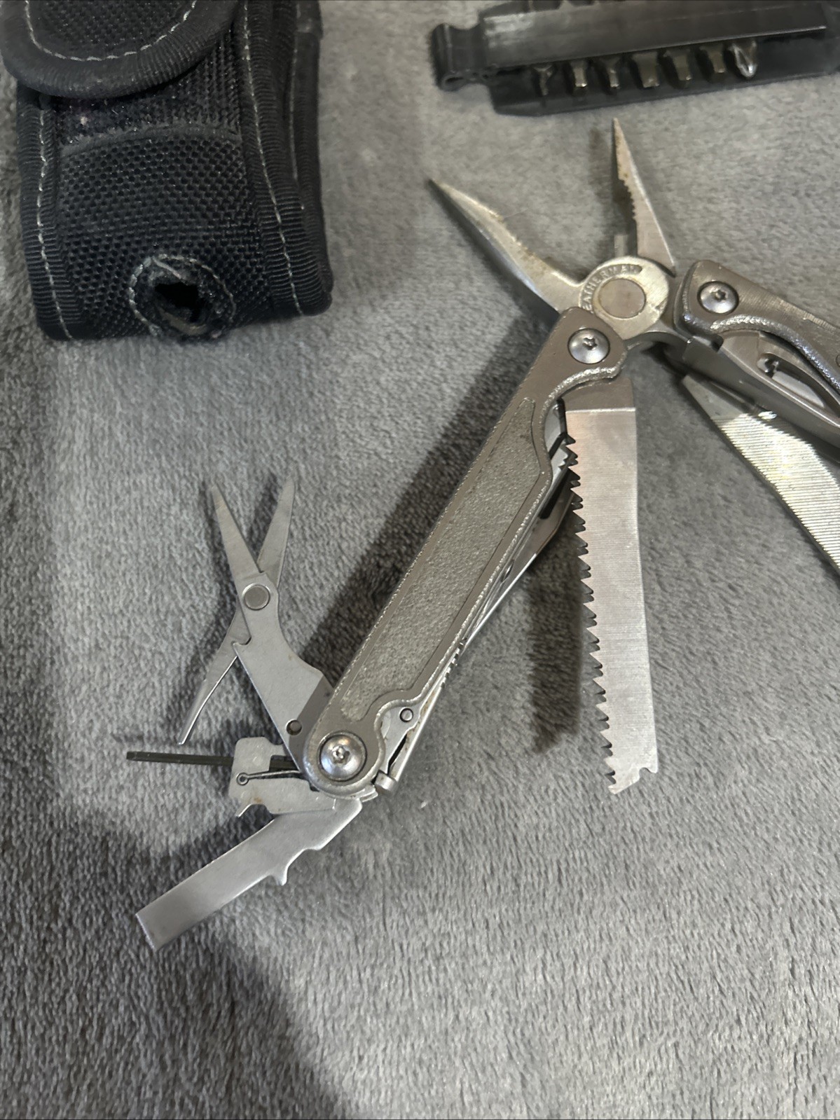 Leatherman Charge Multi-Tool w/ Sheath 7 Double Bits 154 CM Very Good Cond.