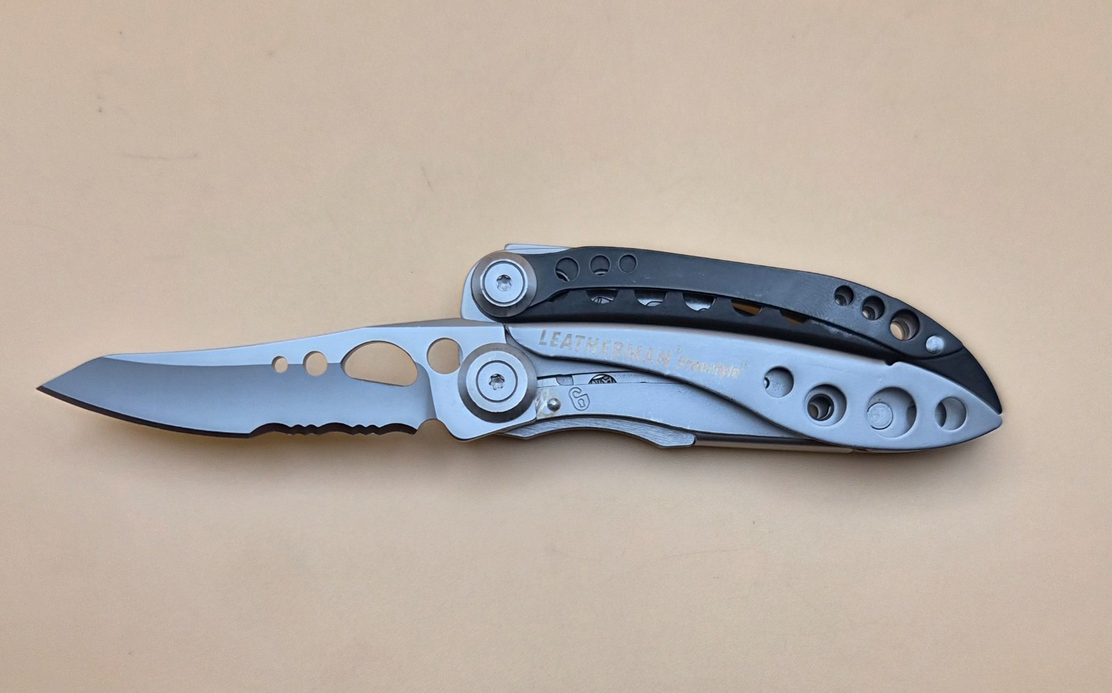 RARE Leatherman RETIRED FREESTYLE Multi-tool Good Condition (002)