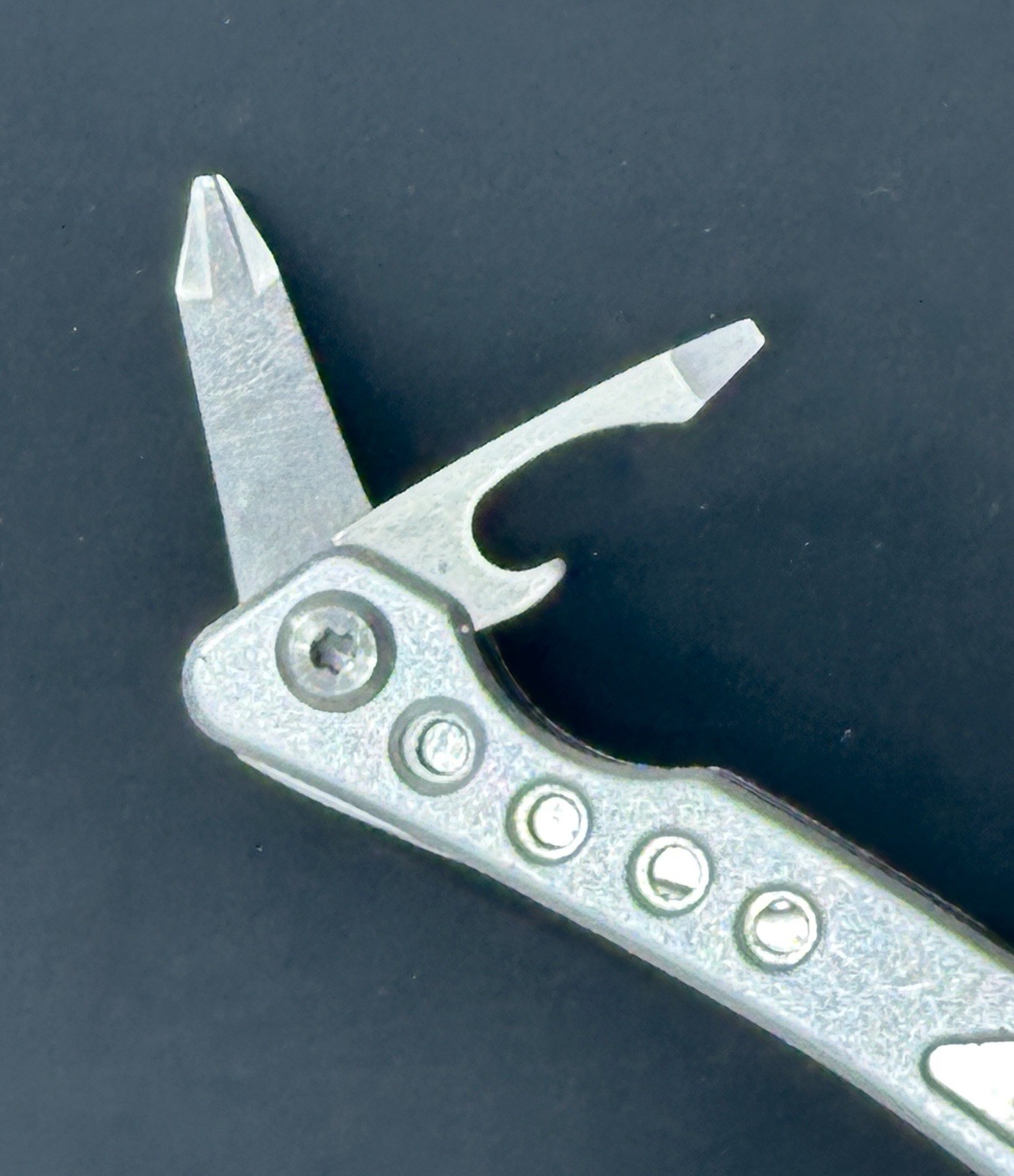 Columbia 9 Function Multi-Tool New Condition Pliers, Knife, Screw Drivers